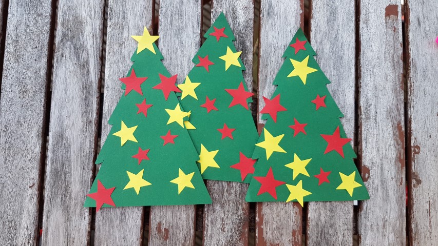 Weihnachtsbaum basteln mit Kindern aus Papier